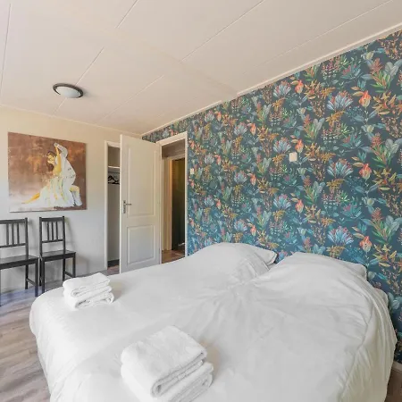Vakantiehuis Beautiful In With Garden *